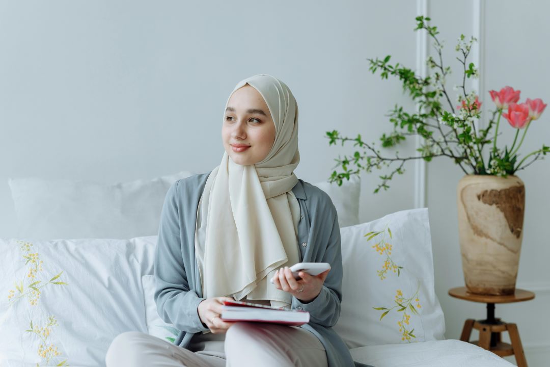 Inspirasi Padu Padan Cardigan Ala Korea Untuk Hijabers