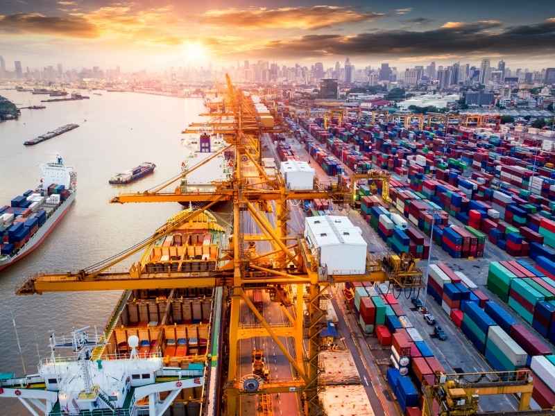 Mengapa Pengiriman Cargo Surabaya Jakarta Biayanya Murah